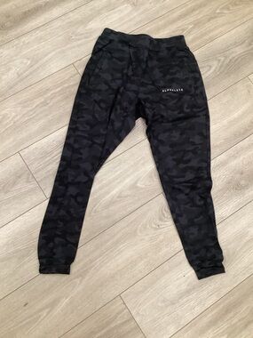 Alphalete Men's Premium V2 Jogger Black Gray Camo Pants Gym/Athletic Sz Small